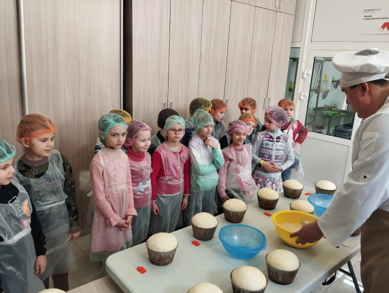Наши самые маленькие ребята, 1Б класс на выходных посетили Саратовский музей калача с классным руководителем Шимкевич О.А..